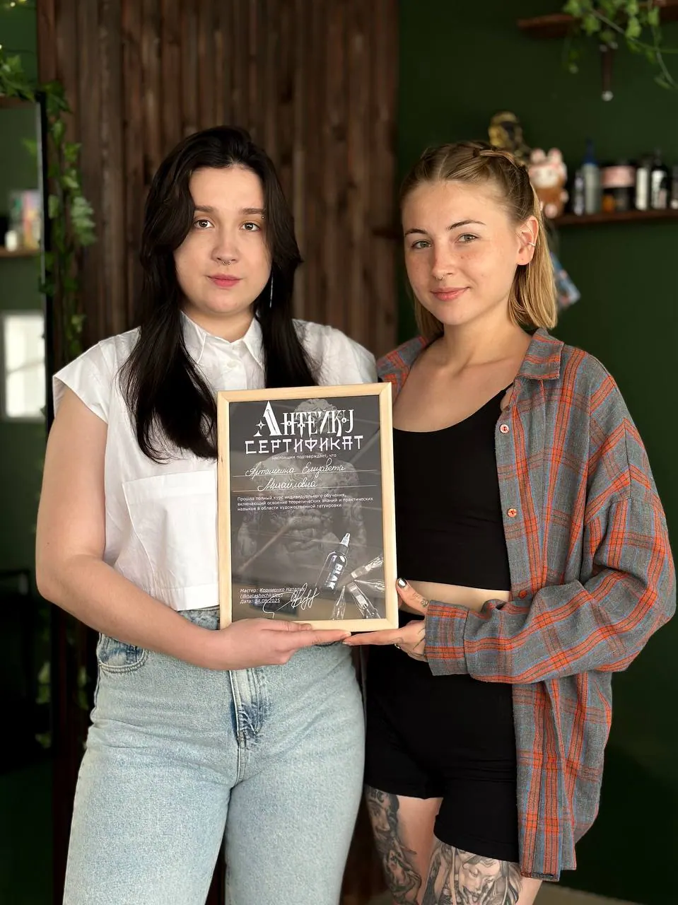 Выпускница Елизавета с сертификатом ANTEYKU