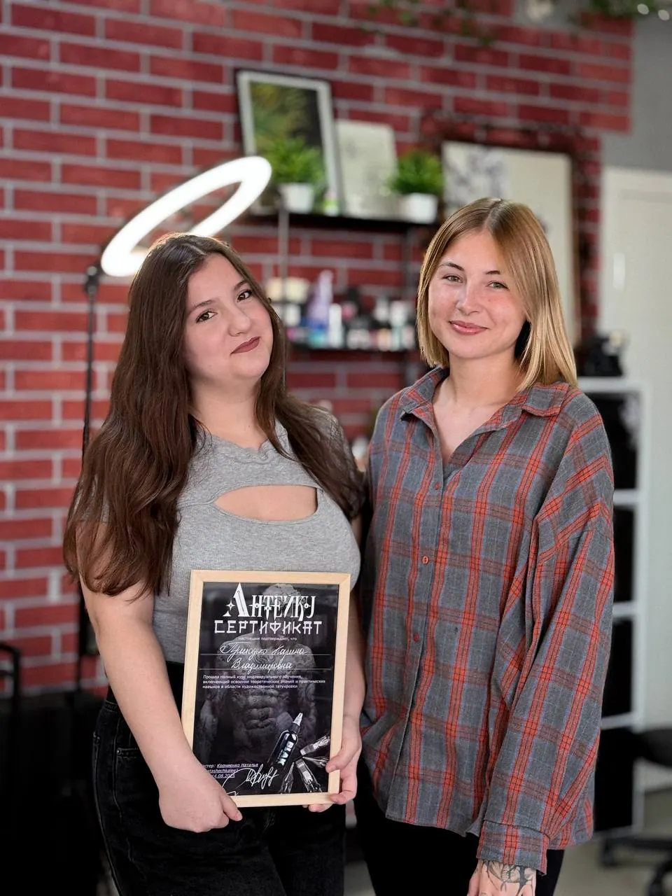 Выпускница Карина с сертификатом ANTEYKU